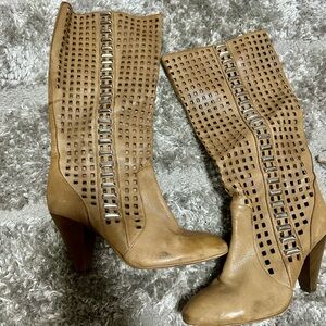 Stylish Tan Leather Women's Boots